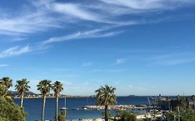 Bandol, vue panoramique sur la mer, la plage, le port